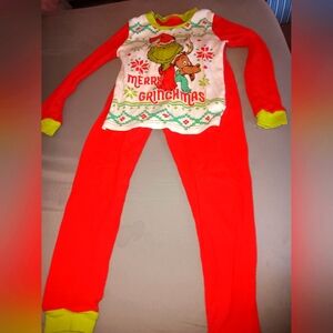 Boys size 4T, Dr Seuss xmas pajama set